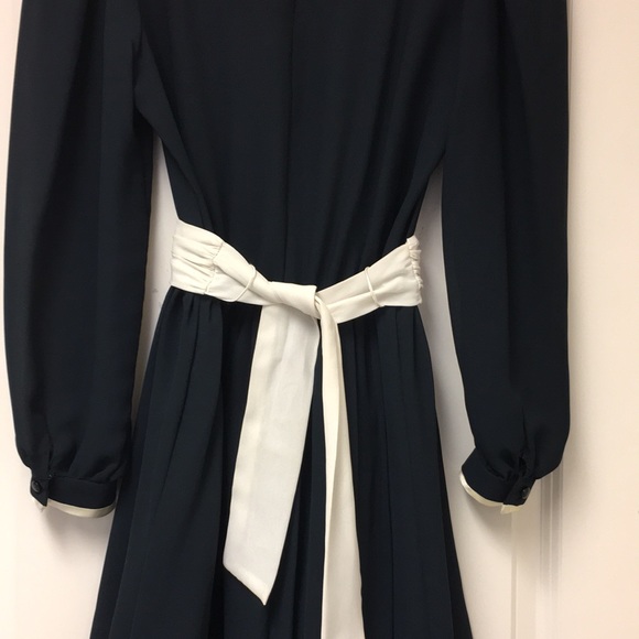 Elegant modest European Navy & ivory midi dress ruched tie waist from England - Picture 12 of 16